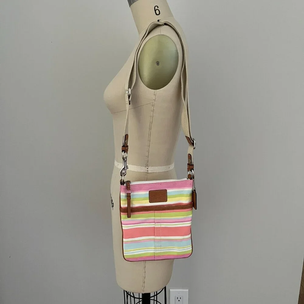 Coach swingpack crossbody